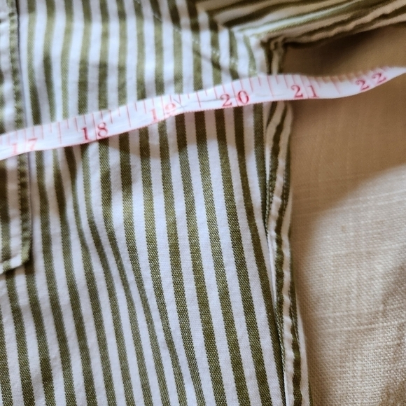 Hollister striped Men's button down army green striped button up Men's Size M - Picture 7 of 11